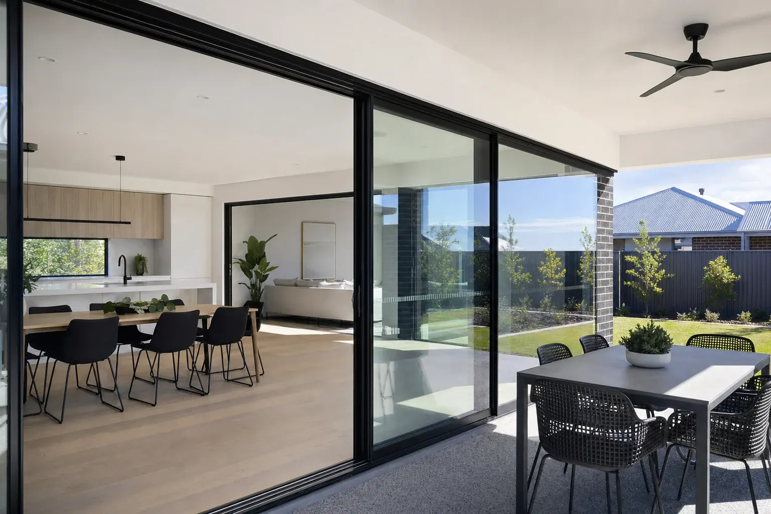 Glazier in Baldivis, Perth